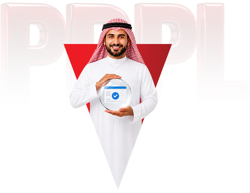 رجل سعودي يحمل شارة تحقق ترمز لامتثال موقعك لنظام PDPL