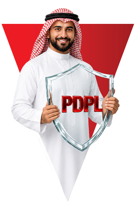 رجل سعودي يحمل درعاً مكتوباً عليه PDPL يرمز لحماية البيانات الشخصية